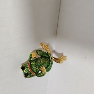 Vintage green frog brooch pin gold tone with red lipstick
